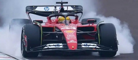 Paura per Hamilton, incidente nei test F1 di Barcellona: danni alla Ferrari di Daniele Sparisci